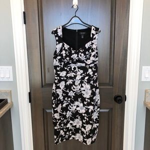 Black floral White House Black Market size 8
